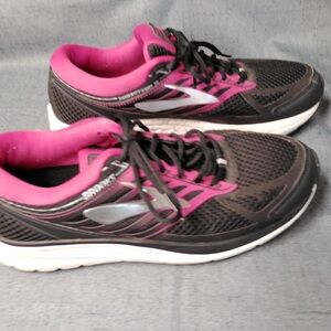 BrooksAddiction 13 Black and Pink Athletic Shoes
